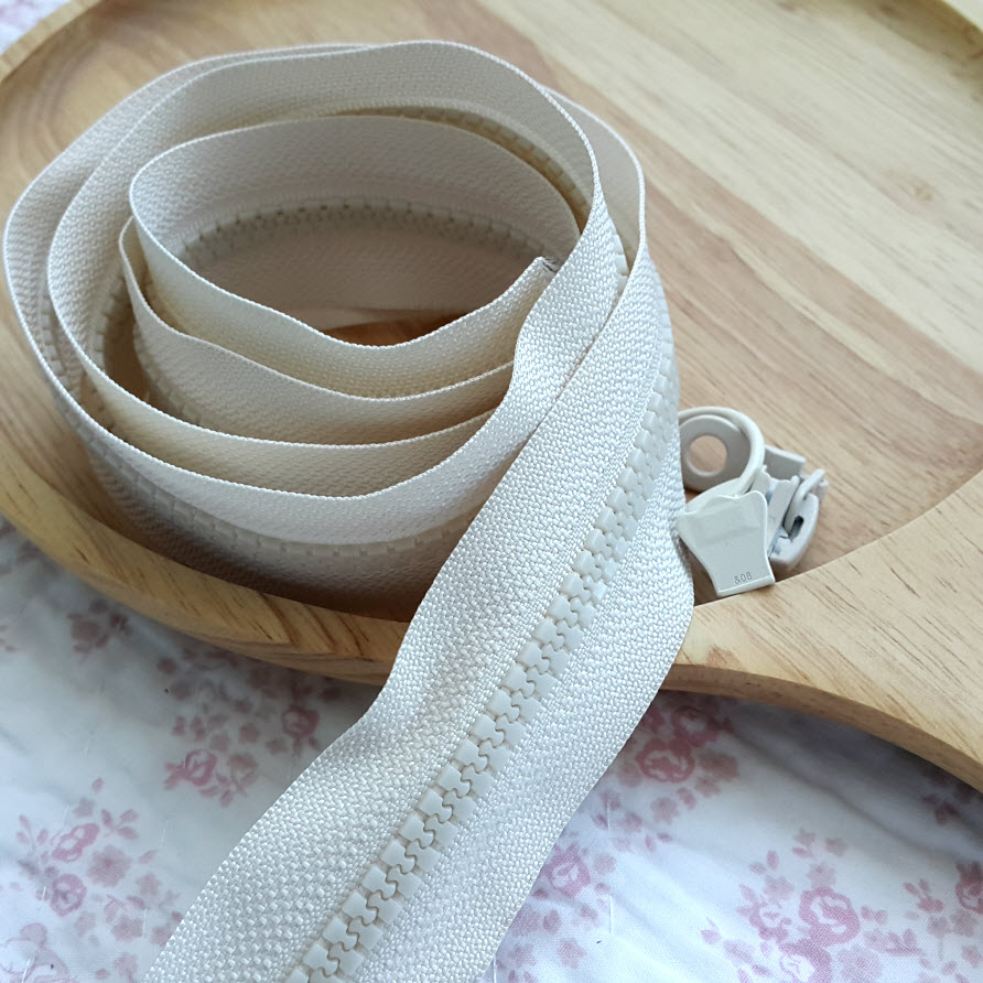 4 Natural colours 5 Molded Plastic Continuous Zipper ChainZipper by